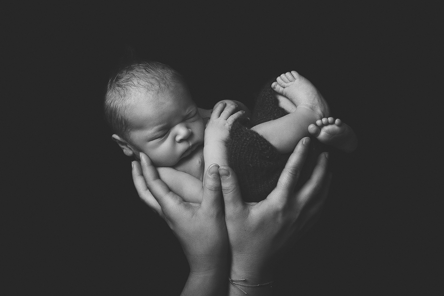 Studio de photographie de nouveau-né noir et blanc